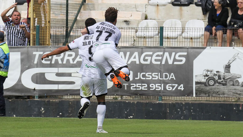 Varzim-Académica, 1-0: golo solitário de Júlio Alves dá permanência aos poveiros