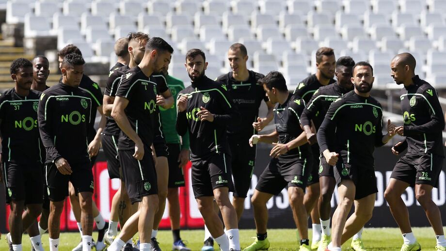 Sporting treina no Jamor sob o olhar atento de Frederico Varandas
