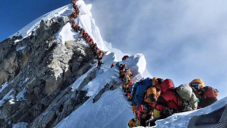 Três alpinistas morrem ao tentar escalar o Monte Evereste
