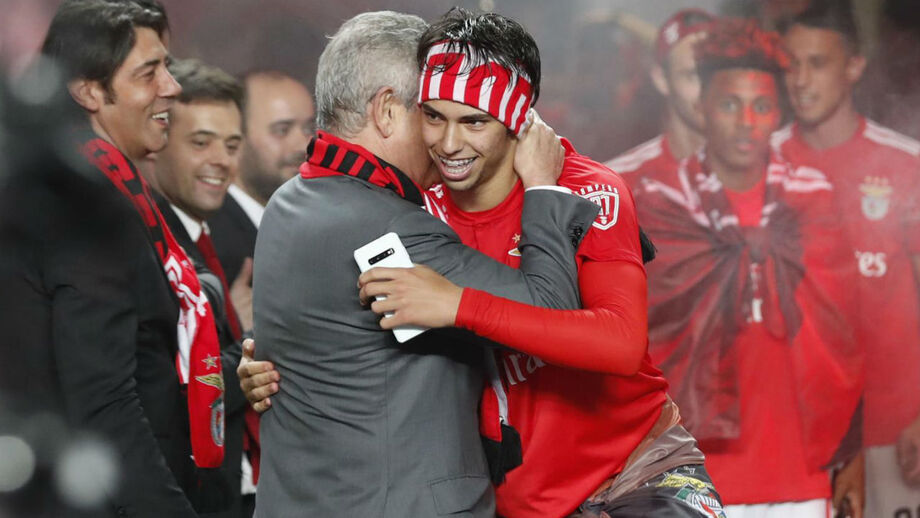 João Félix sobre Vieira: «Tem-me acarinhado sempre muito e diz que me trata como um filho»