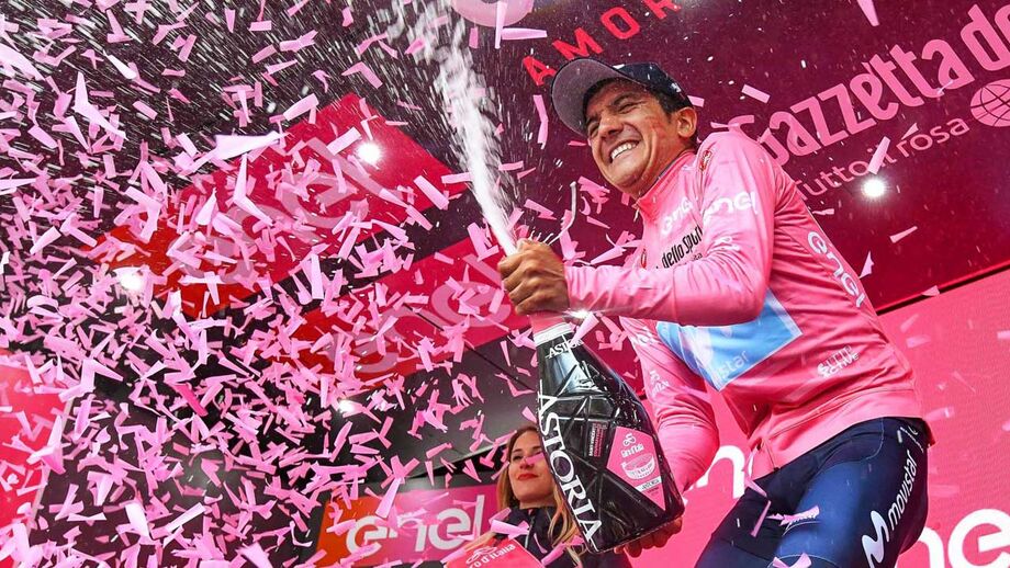 Richard Carapaz vence etapa e assume a liderança do Giro