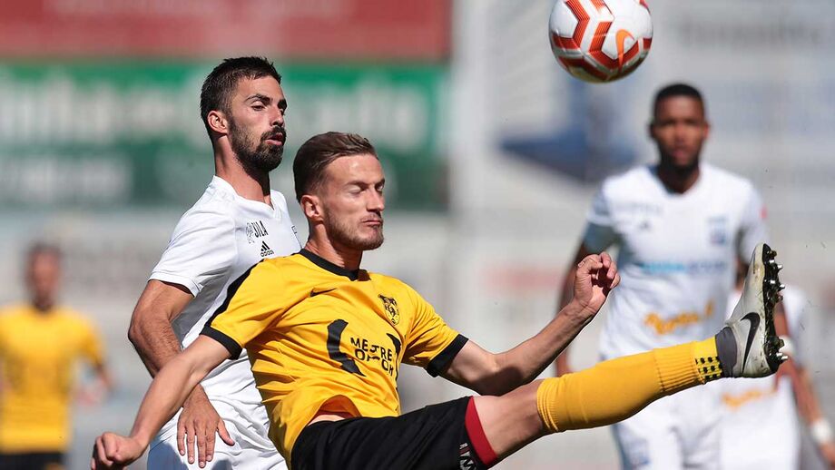 Lus. Lourosa-U. Leiria, 2-3: Força da união deixa ‘meias’ a um passo