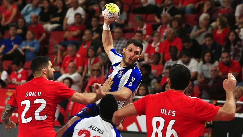 Benfica com vitória inglória no Dragão Caixa