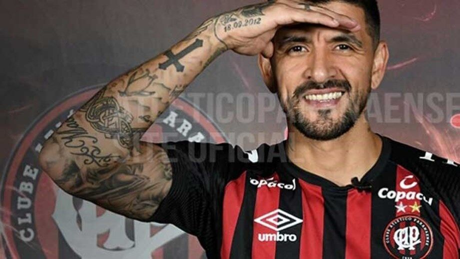 ‘Luxos’ de González: Elogios do rival e visita de Riquelme