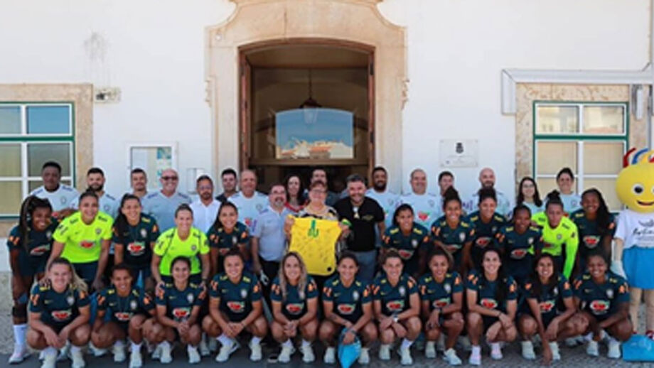 Seleção feminina do Brasil recebida na Câmara de Portimão
