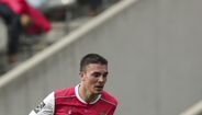 O médio, de 23 anos, ainda está cedido ao Sp. Braga, mas os leões podem resgatá-lo de imediato, mediante uma compensação. Tem mercado e pode render até 4 milhões de euros.