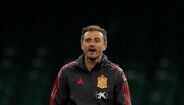 O selecionador espanhol Luis Enrique também está entre os convidados, no entanto não deverá comparecer devido a questões pessoais que o afastaram também do último jogo da seleção espanhola