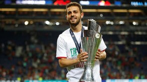 Manchester City e a nova 'profissão' de Bernardo Silva: «Levantador profissional de troféus»