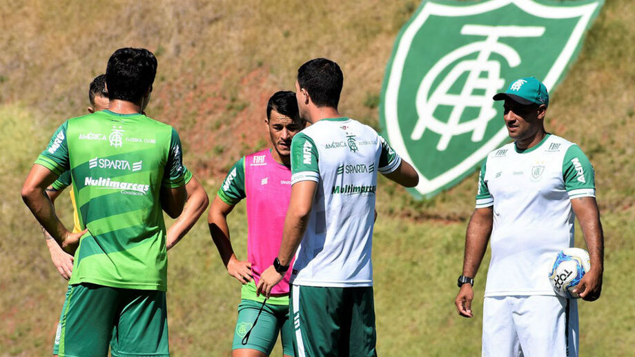 América Mineiro-Coritba: As emoções da Série B