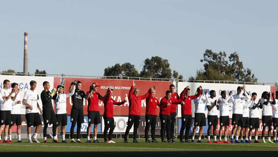 Benfica antecipa o jogo de apresentação