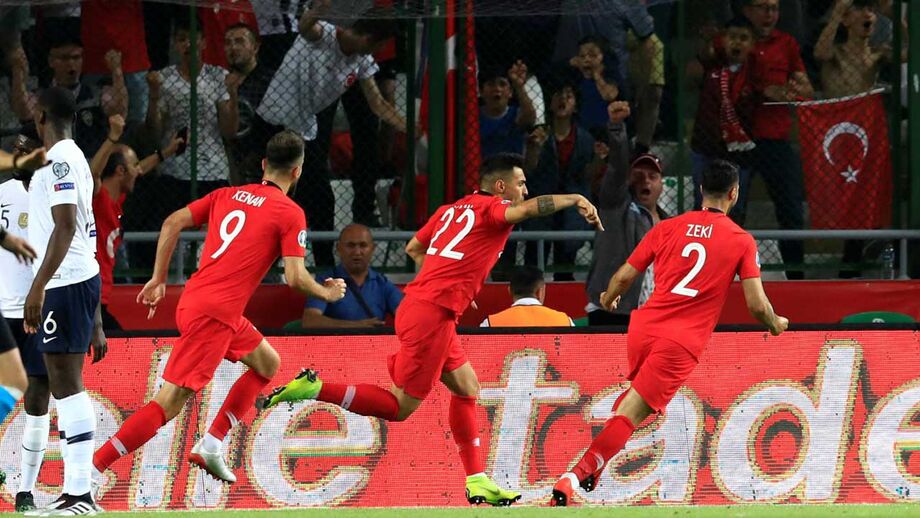 Grupo H: Turquia surpreende e derrota França