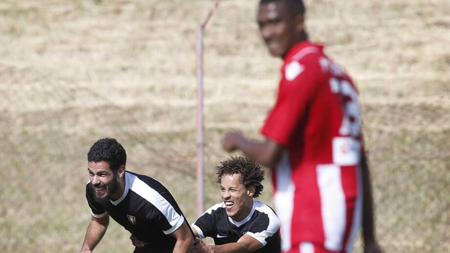 Golaço de Miguel Bandarra dá vantagem ao Casa Pia diante do Praiense