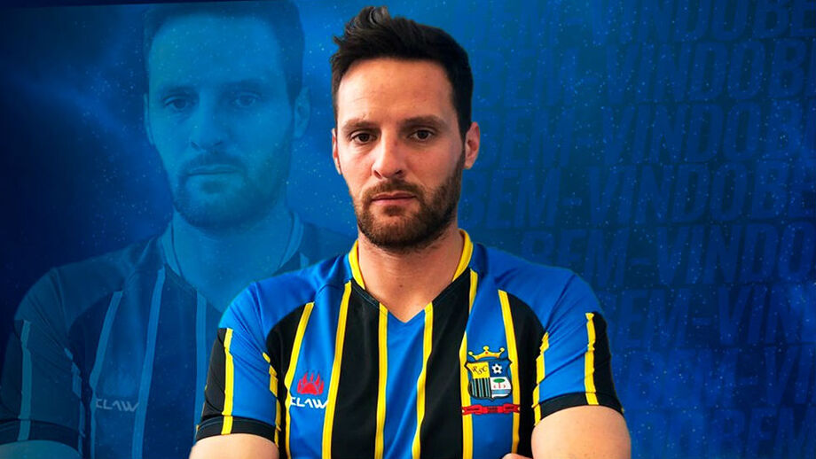 Daniel Almeida assina pelo Real