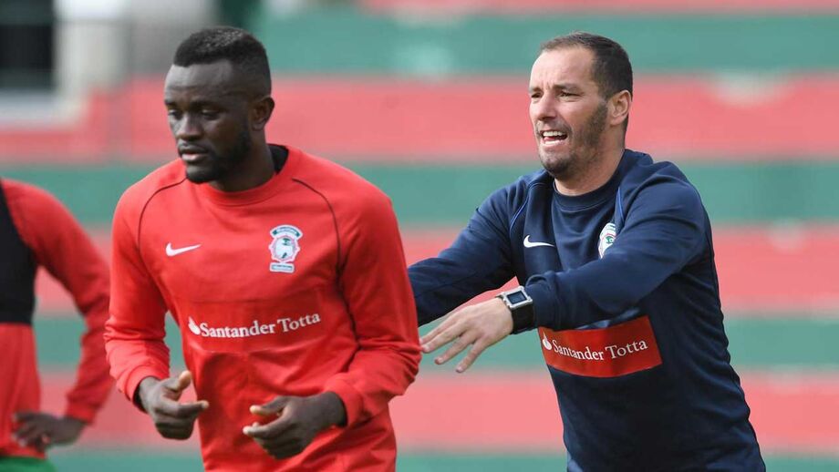 Multas para Petit e jogadores do Marítimo por forçarem amarelos antes do jogo com o Benfica