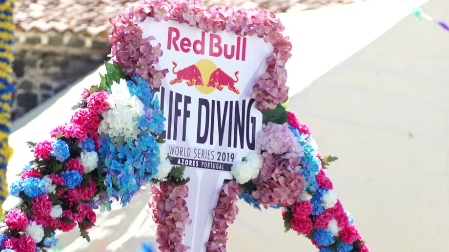 Craques do Red Bull Cliff Diving entraram no espírito das festas de São João em Vila Franca do Campo