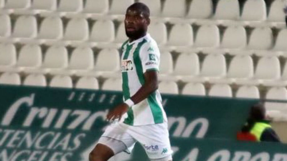 Marítimo garante médio Frank Bambok