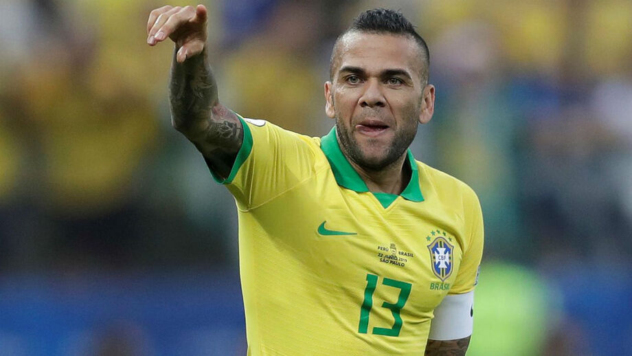Mercado a ferver: Cinco destinos para Dani Alves e o problema que afastou Rúben Semedo da Grécia