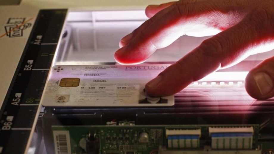 Governo culpa utentes pelos atrasos no Cartão de Cidadão