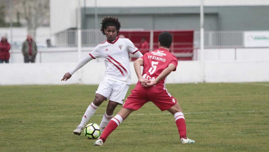 Louletano: Oito jogadores renovaram