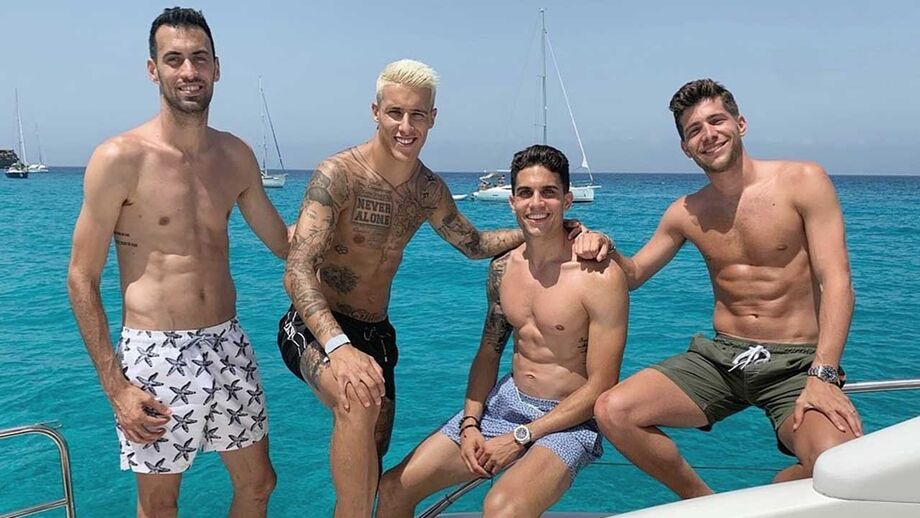 Busquets partilhou foto sem camisola e Casillas não perdoou: «Corpo lamentável...»