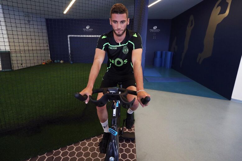 Domingos Duarte. Após empréstimo ao Depor, tem sido apontado à Roma. O central, de 24 anos, está avaliado em cerca de 3 milhões de euros e o Sporting não quer voltar a emprestá-lo.
