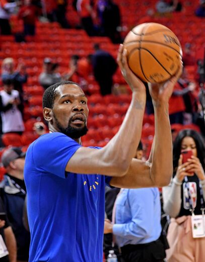Basquetebolista Kevin Durant teve rendimentos de 57,7 milhões de euros