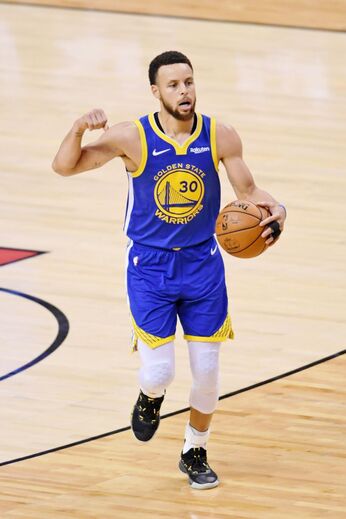 Rendimentos de Stephen Curry atingiram os 70,4 milhões de euros