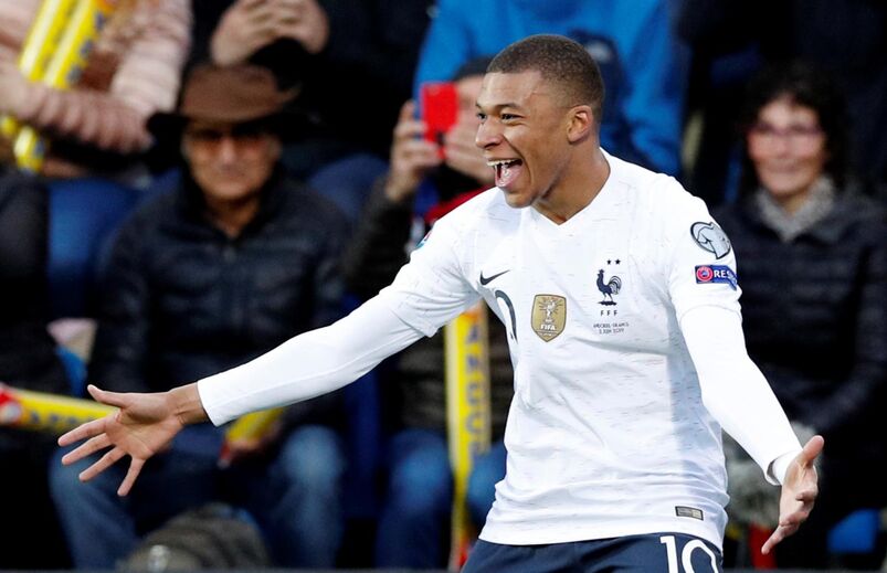 Mbappé - 20 anos e 173 dias para chegar aos 100 golos