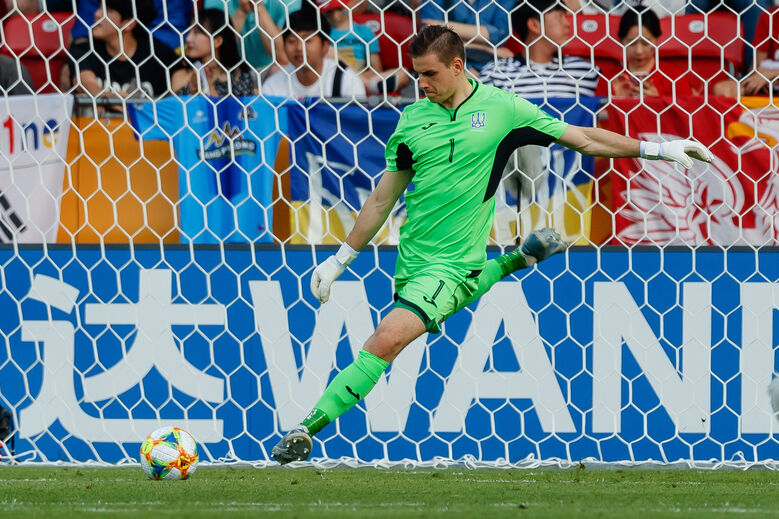 10. Andriy Lunin dentro de três anos - 'O Real Madrid não é muito bom a lidar com os seus próprios guarda-redes talentosos. Se Lunin não se transformar numa estrela, provavelmente estará noutro clube de topo'