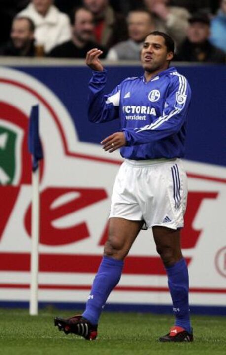 Ailton - Foi campeão pelo Werder Bremen. Acabou na bancarrota devido a maus investimentos 