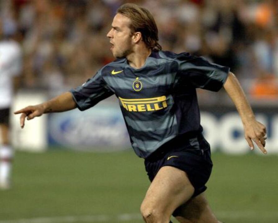 Andy Van Der Meyde - Acabou a carreira aos 31 anos. Com problemas familiares 'refugiou-se' no álcool e nas drogas, que foram a sua ruína 