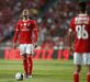 Raul de Tomas (2) Já mostrou que é móvel, mas nesta fase ainda está à procura de conhecer os colegas de equipa. Não foi feliz no capítulo do passe e em algumas receções de bola, mas a qualidade está lá. Tentou o chapéu (15'), mas saiu fraco.