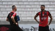 Lucho González com Tiago Nunes, treinador do Athletico Paranaense
