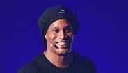 Ronaldinho Gaúcho - É o sexto entre os mais bem pagos. De acordo com os dados fornecidos pela revista 'HopperHQ', o ex-internacional brasileiro recebe cerca de 229 mil euros por publicação.