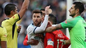 Divulgada a justificação do árbitro para expulsar Messi