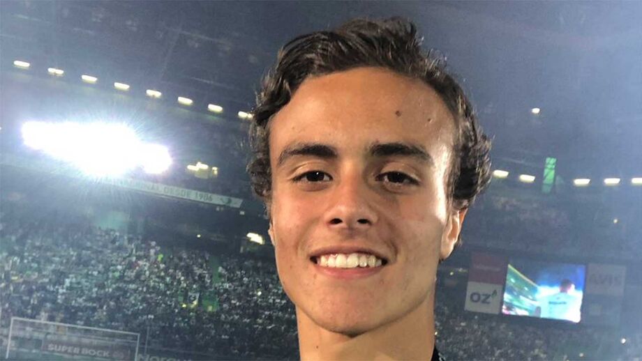 Filho de Nélson assina contrato