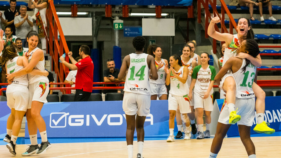 Seleção feminina de basquetebol avança para as 'meias' e José Lopes bate recorde nos 800 m livres