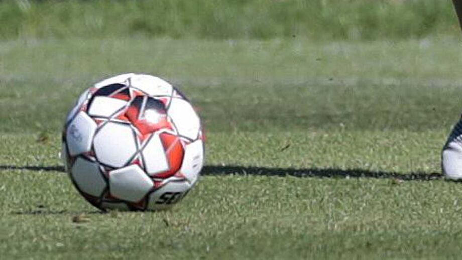 Defesa central Célio Santos regressa a Portugal para jogar no Vilafranquense
