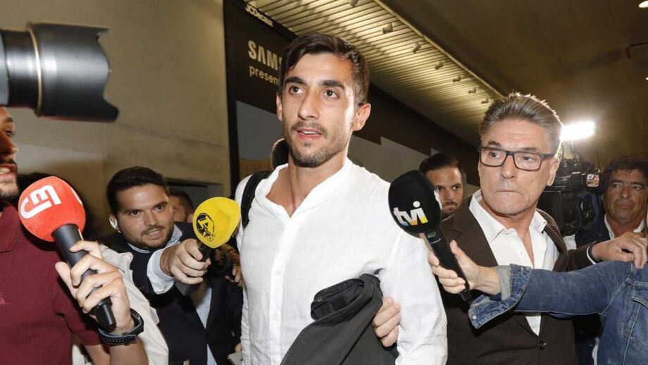Mercado: Perin já está em Lisboa, Sporting vende Iuri e FC Porto recebe central do Man. City