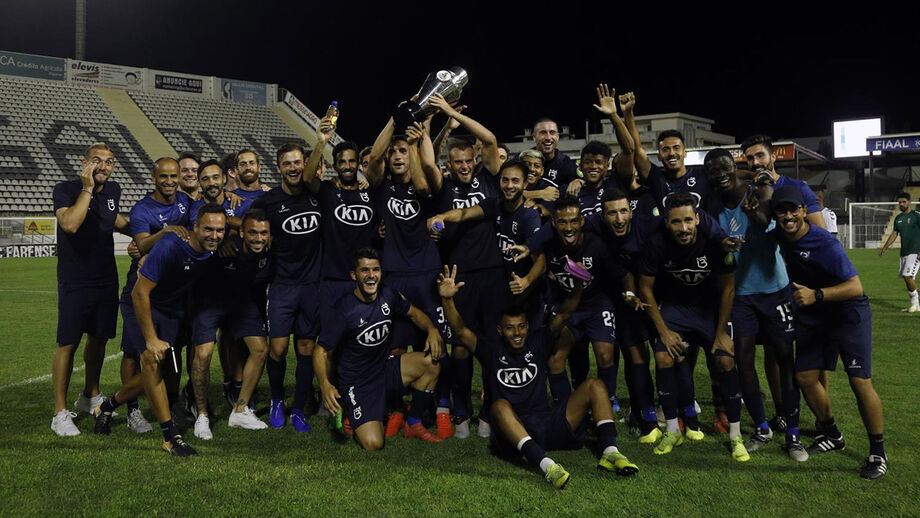 Azuis batem Farense nos penáltis e conquistam Troféu Cidade de Faro