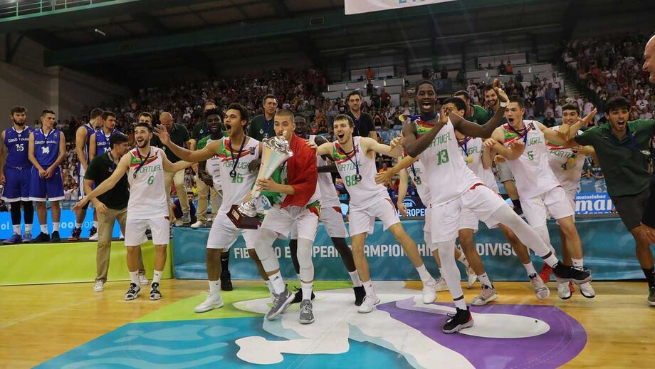 As imagens da festa portuguesa após a inédita conquista do Europeu de basquetebol em sub-20
