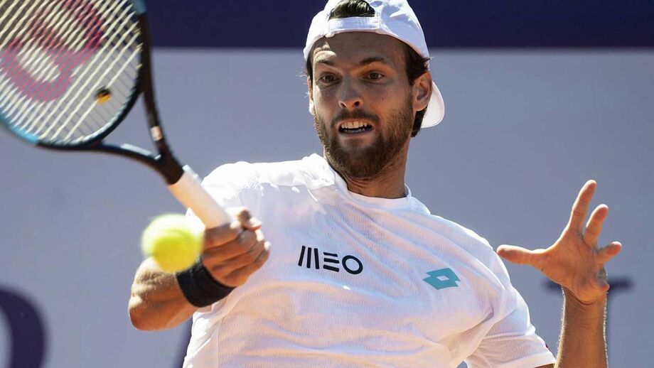 João Sousa qualifica-se para a segunda ronda do torneio de Gstaad