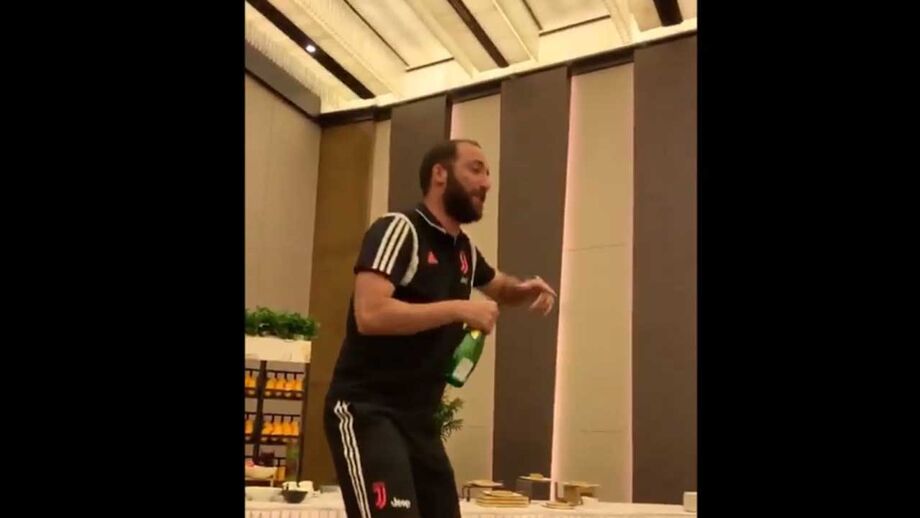 'Juventus Got Talent': Higuaín levou a 'taça' em competição de cantorias