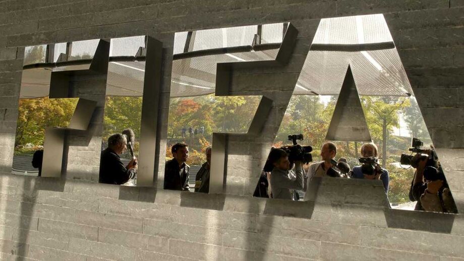 FIFA suspende por 10 anos ex-presidente da federação liberiana por corrupção