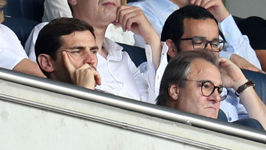 Casillas na tribuna em novas funções