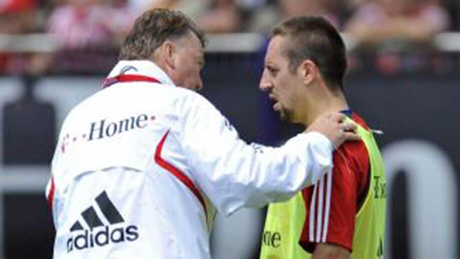 Van Gaal 'utiliza' Figo para visar Ribéry