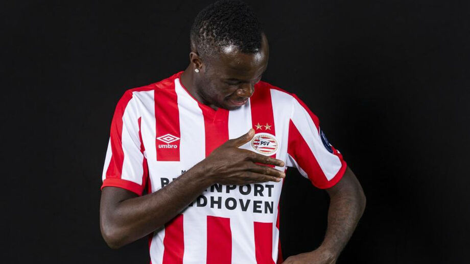 Bruma marca mas Wolfswinkel elimina PSV