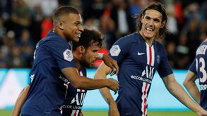 Paris SG bate Nimes em jogo marcado por protestos contra Neymar