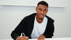 Lyon paga 25 milhões por médio que esteve na mira do FC Porto