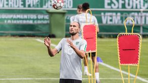Bas Dost treinou integrado em Alcochete